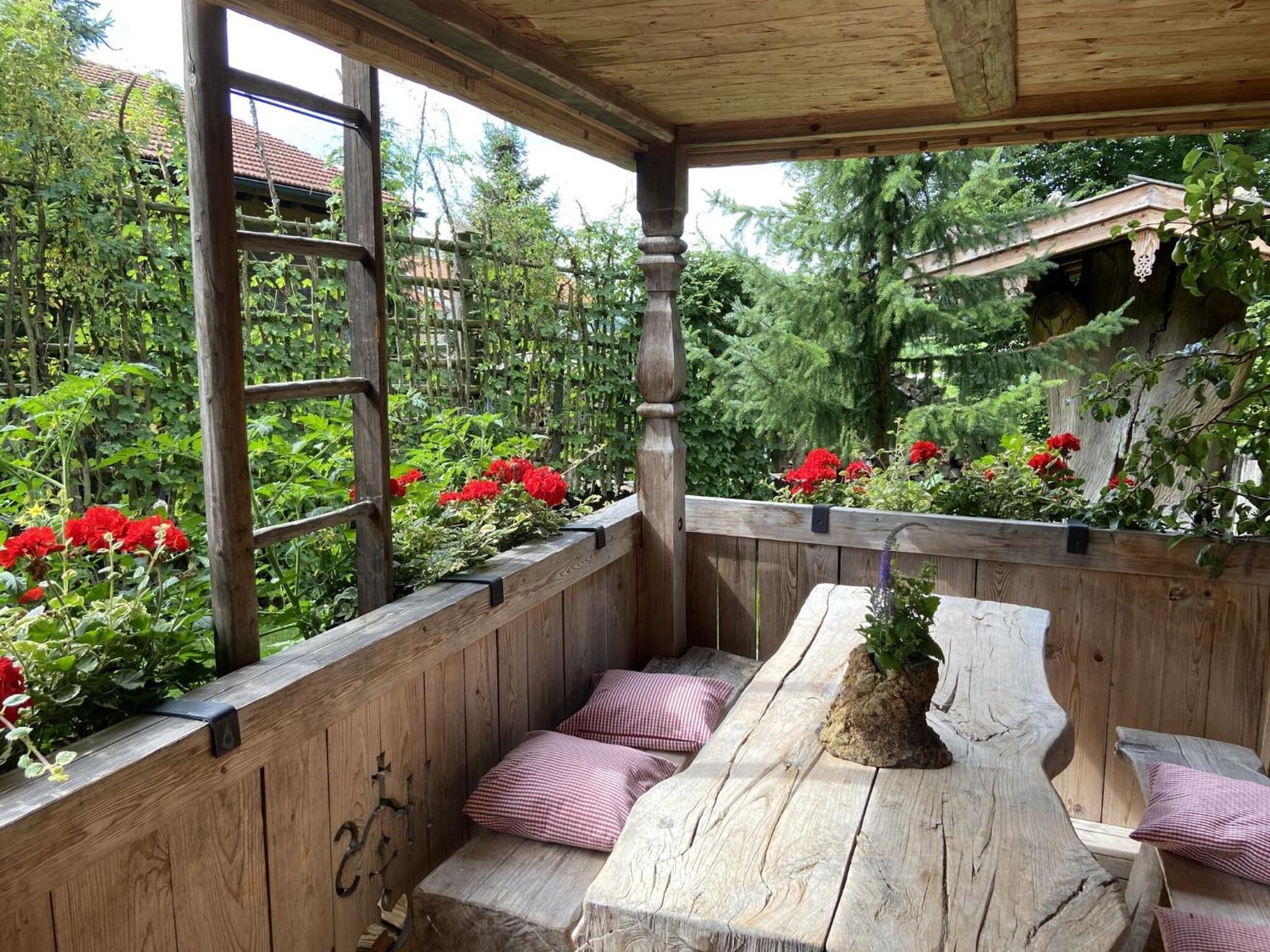 Eco Friendly Chalet Near The Lake In Asten Tittmoning المظهر الخارجي الصورة