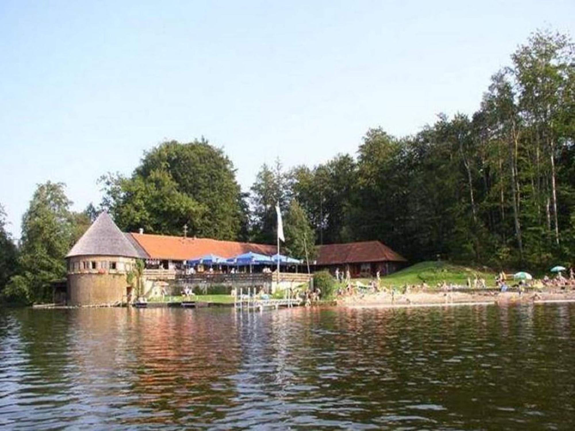 Eco Friendly Chalet Near The Lake In Asten Tittmoning المظهر الخارجي الصورة