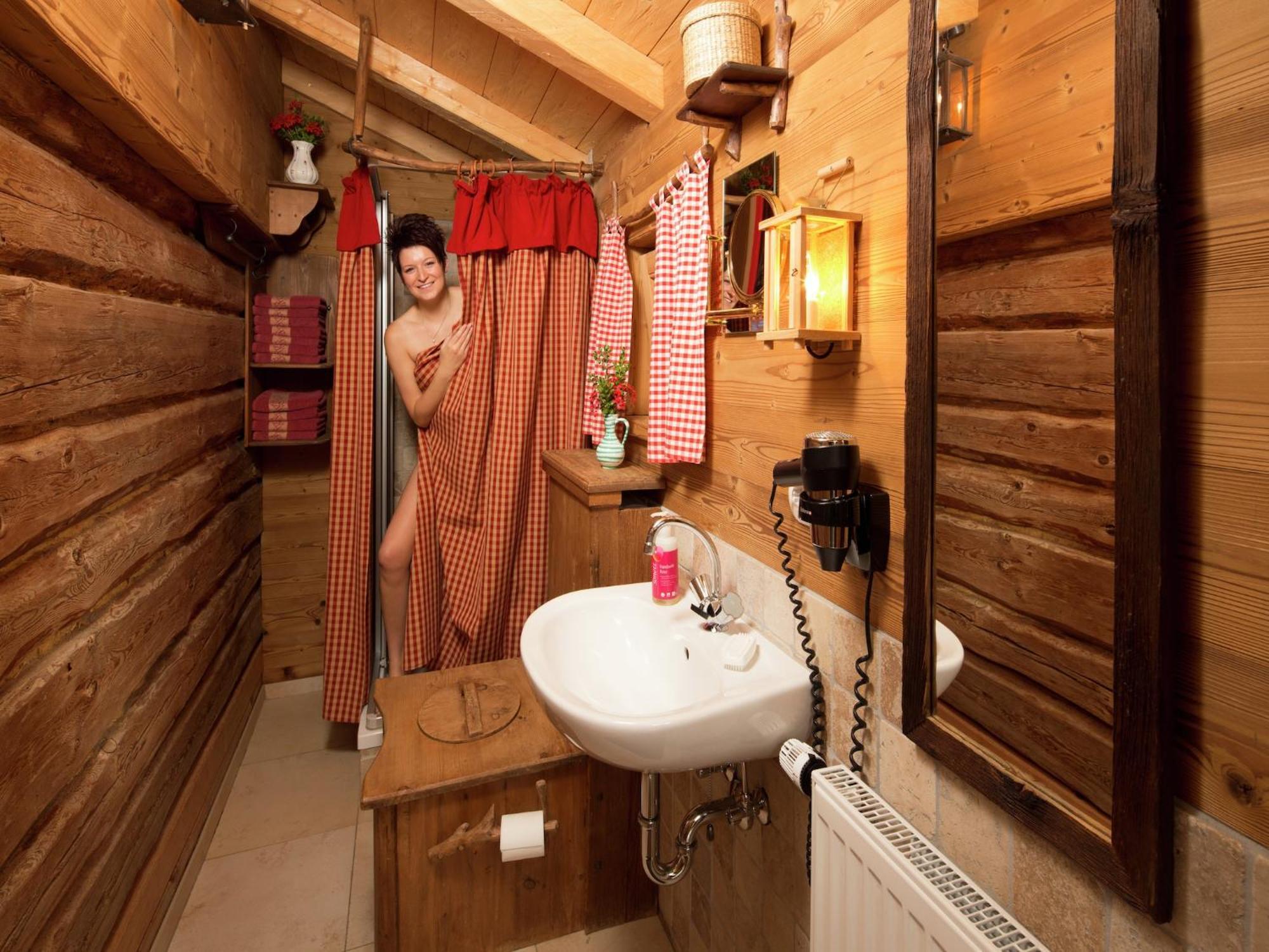 Eco Friendly Chalet Near The Lake In Asten Tittmoning المظهر الخارجي الصورة