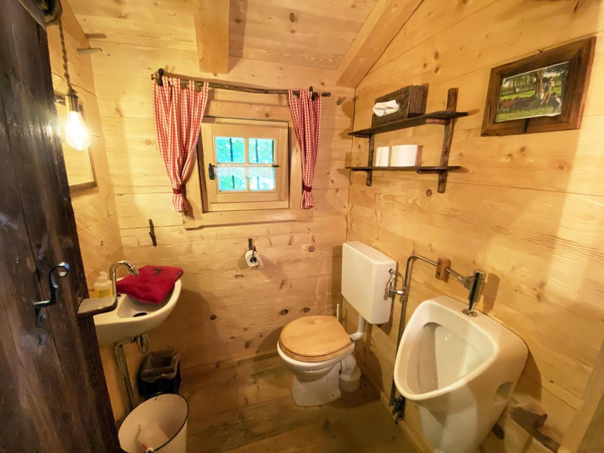 Eco Friendly Chalet Near The Lake In Asten Tittmoning المظهر الخارجي الصورة