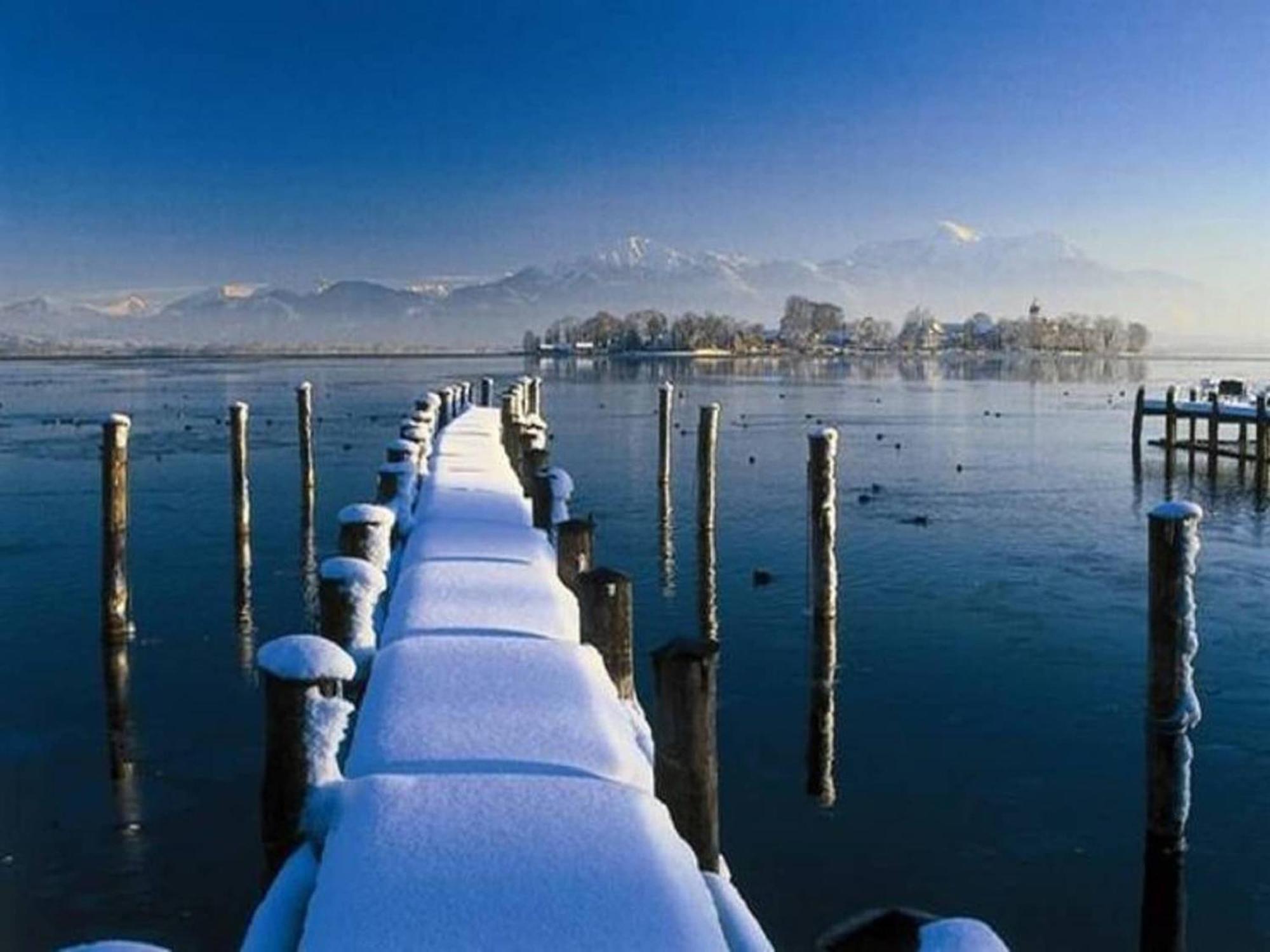 Eco Friendly Chalet Near The Lake In Asten Tittmoning المظهر الخارجي الصورة